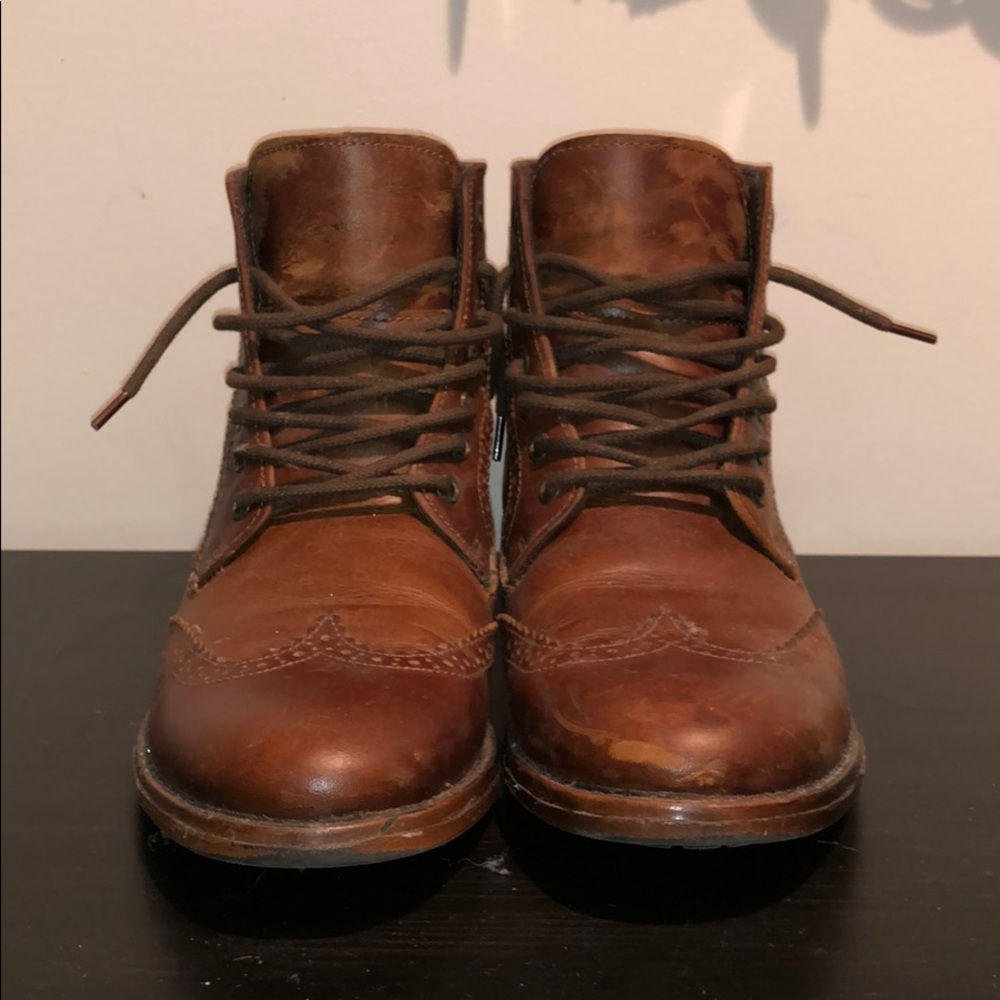 nice looking boots that are good for all events.